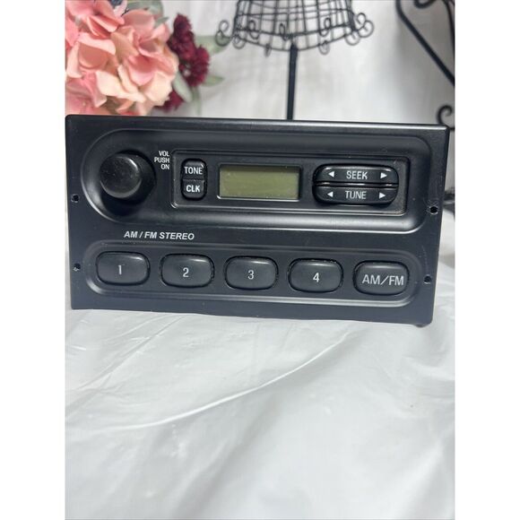 2003 - 2010 Ford Crown‎ Victoria AM FM Police Radio OEM 7C2T-19B131-AA - Picture 2 of 11